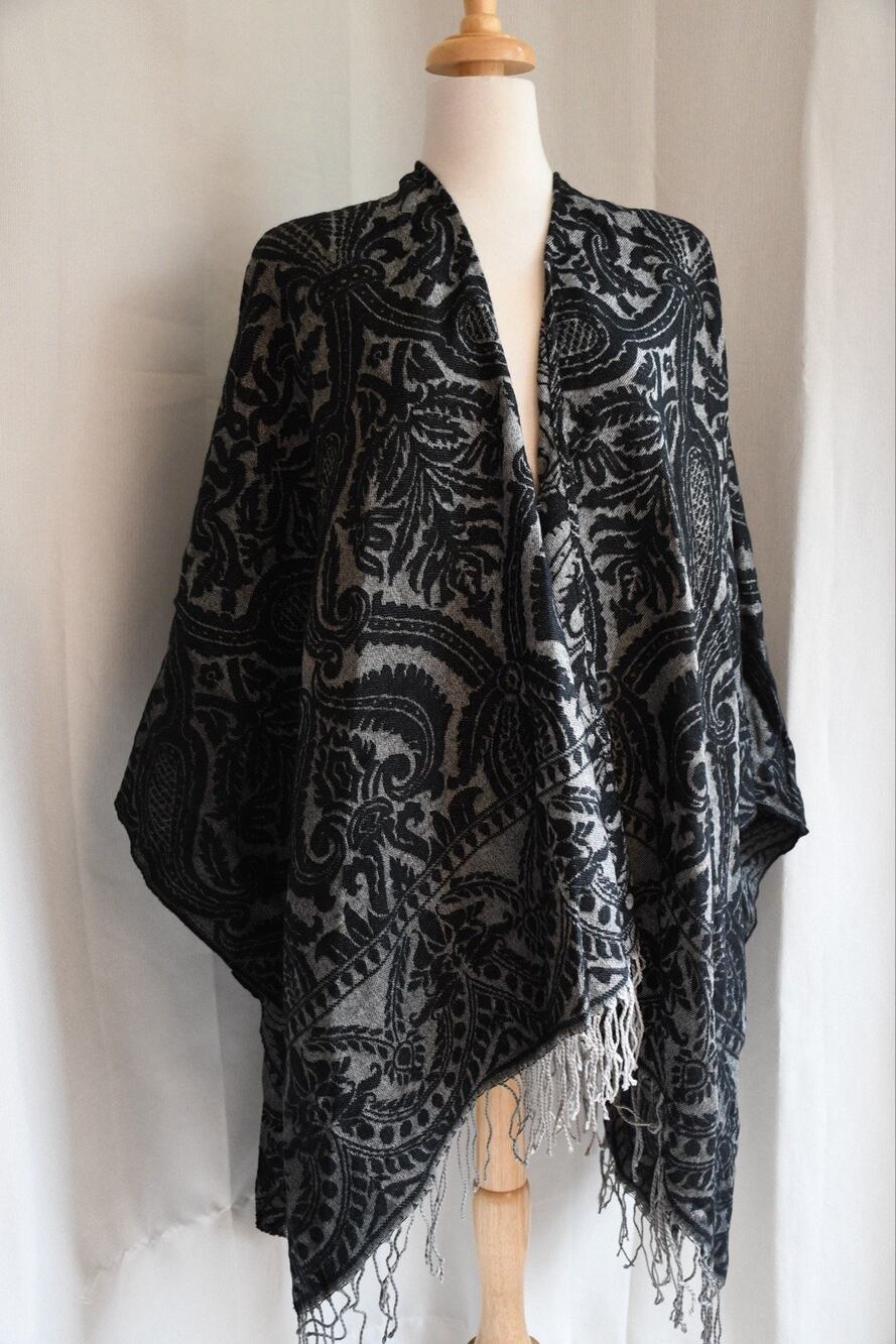 NWT TJ Maxx Black And White Paisley Cardigan Shawl Open Front With Fringe